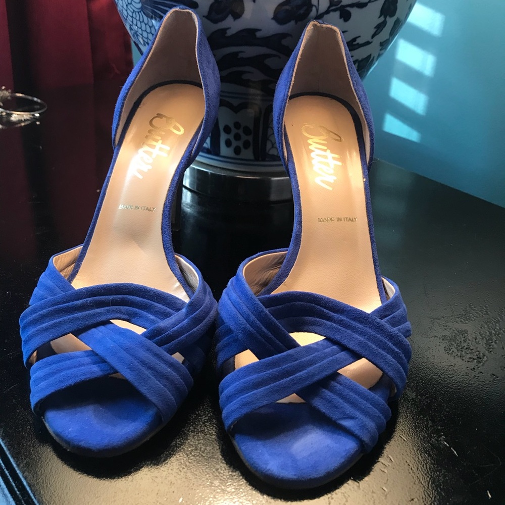 Butter pumps size 8 made in Italy.